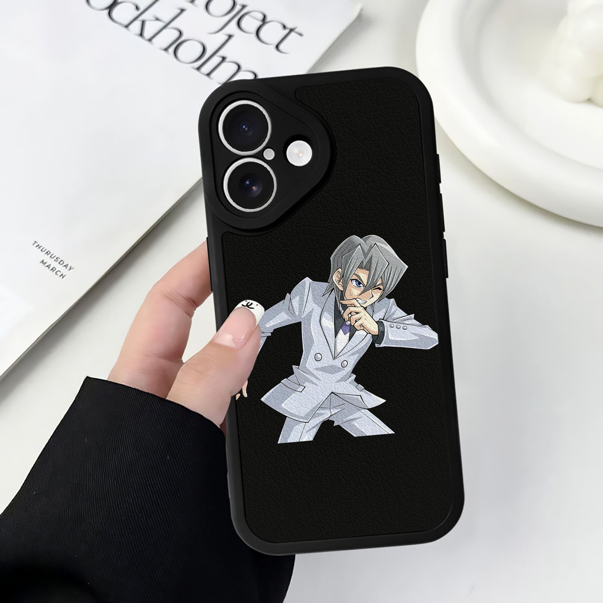 （画像用） 遊☆戯☆王 Yu-Gi-Oh! 【iPhone 16シリーズ対応】シリコンスマホケース（レザー調） 材質：シリコン